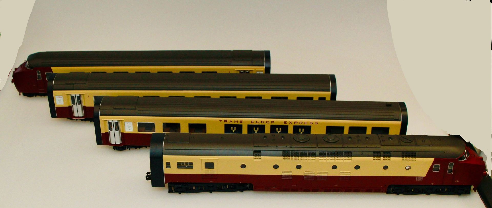 Trix 22132 - Trix - Triebzug Ram TEE SBB/NS 4.tlg. H0/GL